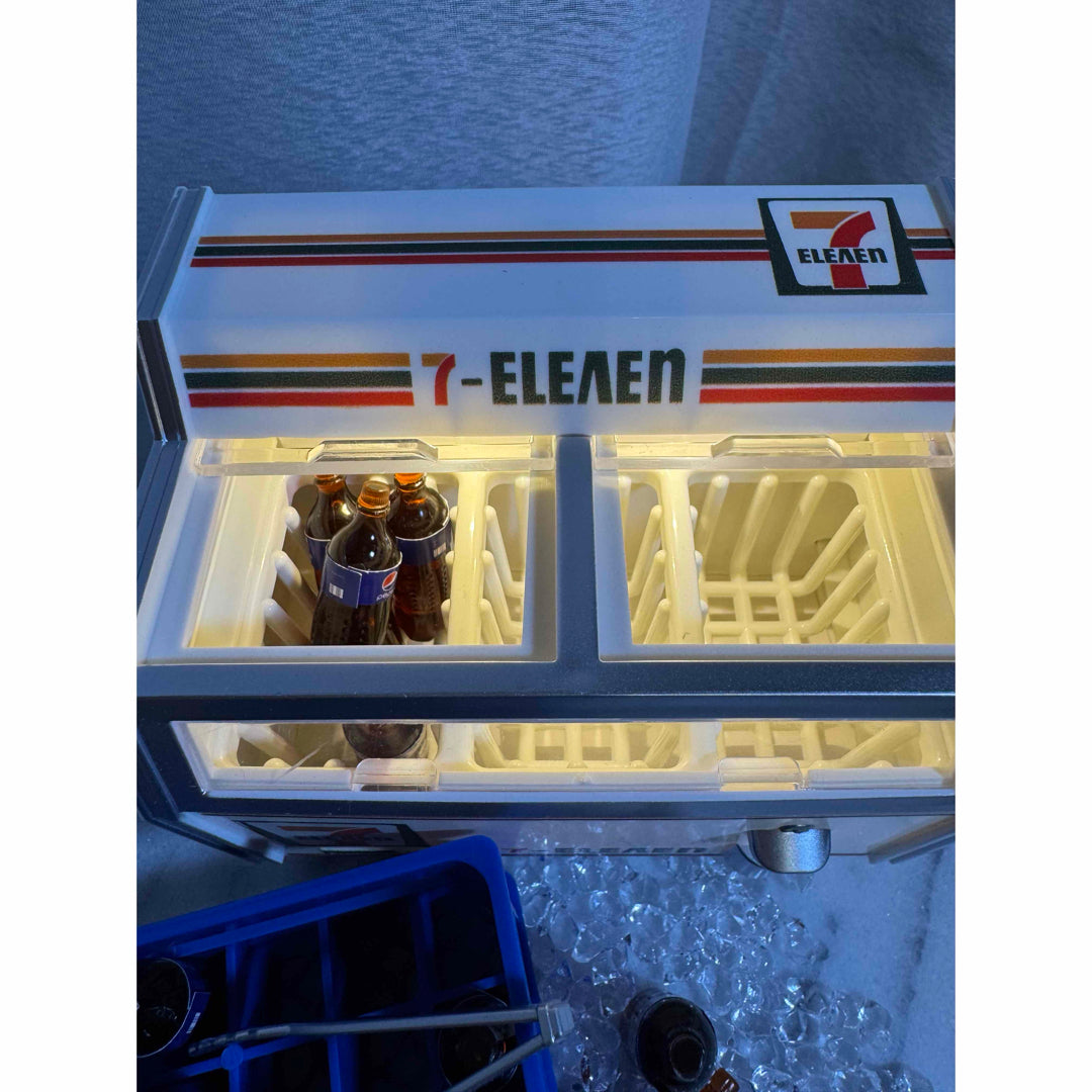 Japanese 7-Eleven Convenience Store Magnet Theme